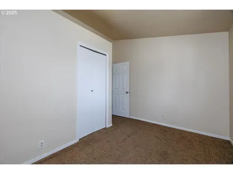 4905 NW Kahneeta Court Portland OR 97229