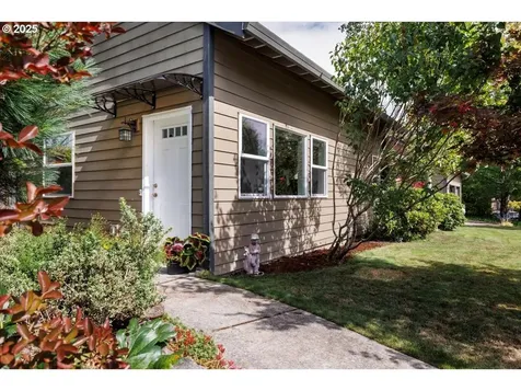 4905 NW Kahneeta Court Portland OR 97229
