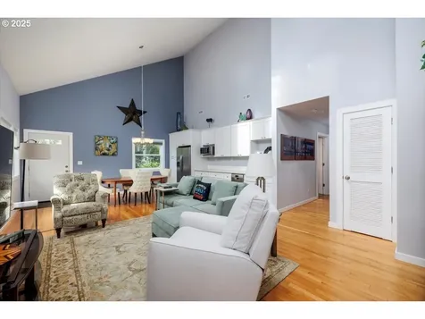 4905 NW Kahneeta Court Portland OR 97229