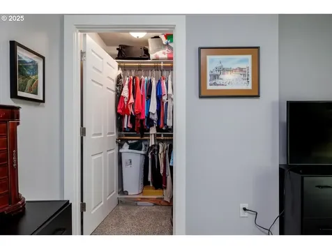 4905 NW Kahneeta Court Portland OR 97229