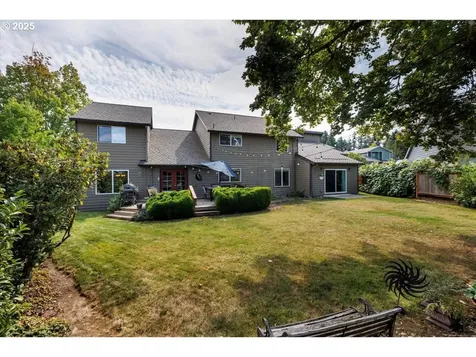 4905 NW Kahneeta Court Portland OR 97229