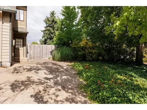 4905 NW Kahneeta Court Portland OR 97229