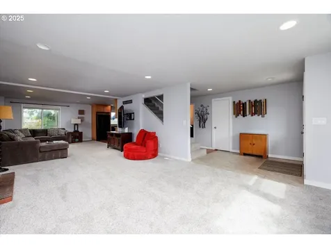 4905 NW Kahneeta Court Portland OR 97229
