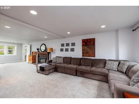 4905 NW Kahneeta Court Portland OR 97229