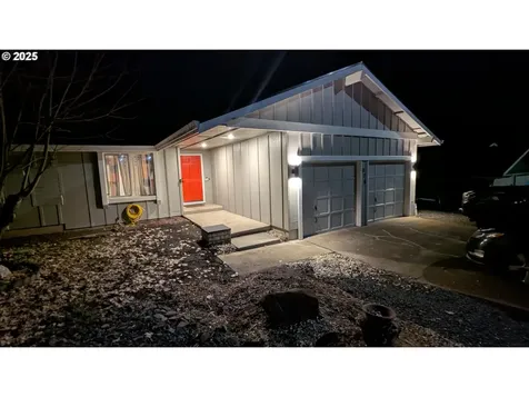876 S 69th Place Springfield OR 97478