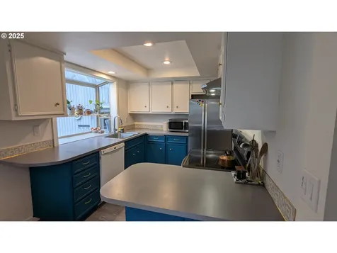 876 S 69th Place Springfield OR 97478
