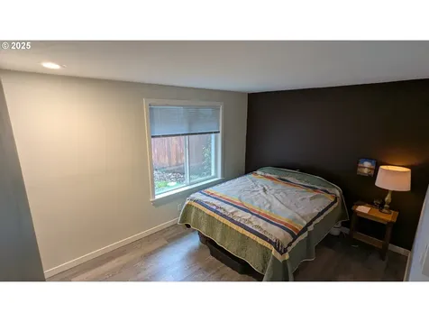 876 S 69th Place Springfield OR 97478