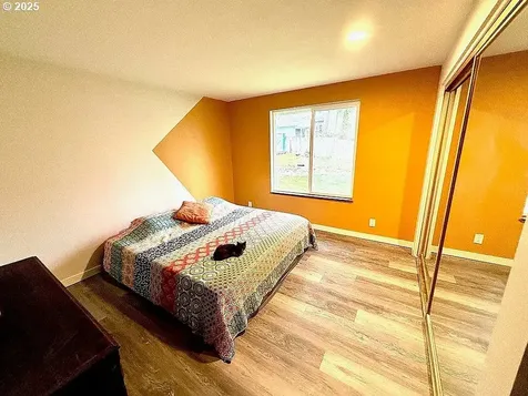 876 S 69th Place Springfield OR 97478