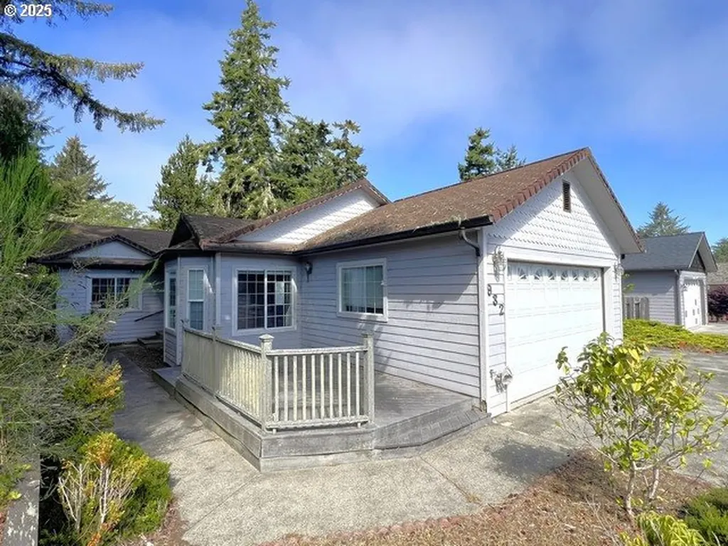 932 Seagate Avenue Coos Bay OR 97420