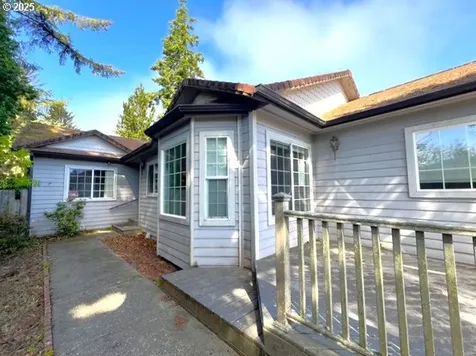 932 Seagate Avenue Coos Bay OR 97420