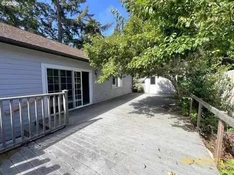 932 Seagate Avenue Coos Bay OR 97420