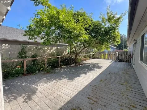 932 Seagate Avenue Coos Bay OR 97420