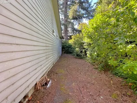 932 Seagate Avenue Coos Bay OR 97420