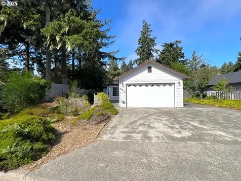 932 Seagate Avenue Coos Bay OR 97420
