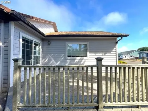 932 Seagate Avenue Coos Bay OR 97420