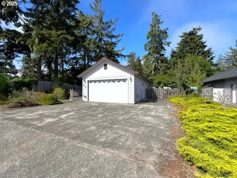 932 Seagate Avenue Coos Bay OR 97420