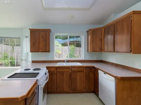 932 Seagate Avenue Coos Bay OR 97420