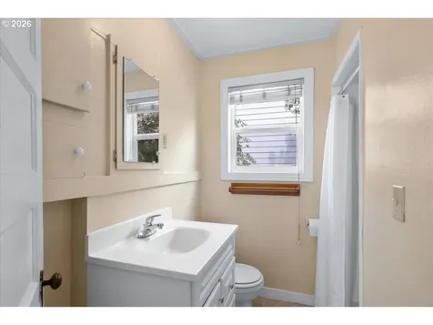 119 Wesley (605 Miller) Street Silverton OR 97381