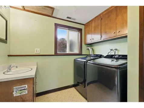 18735 NE Wasco Court Portland OR 97230