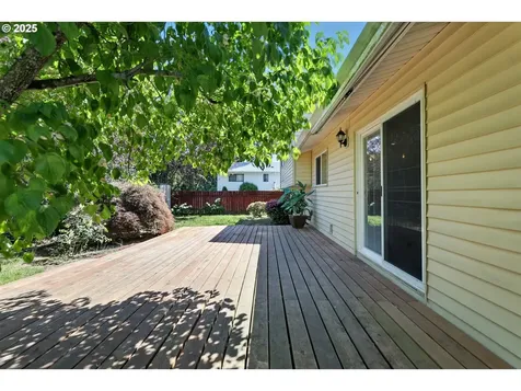 18735 NE Wasco Court Portland OR 97230