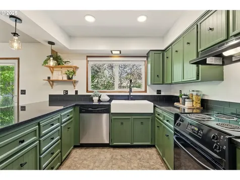 18735 NE Wasco Court Portland OR 97230