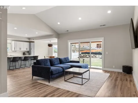 630 S 10th Street Creswell OR 97426