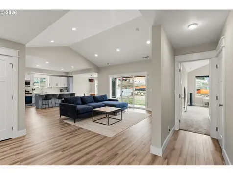 630 S 10th Street Creswell OR 97426