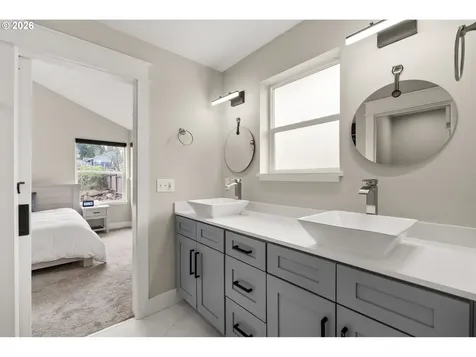 630 S 10th Street Creswell OR 97426