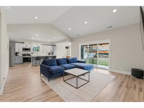 630 S 10th Street Creswell OR 97426