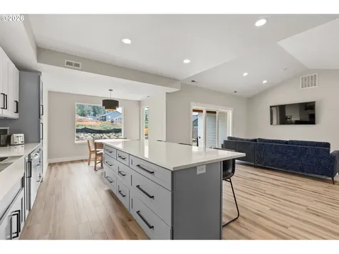 630 S 10th Street Creswell OR 97426