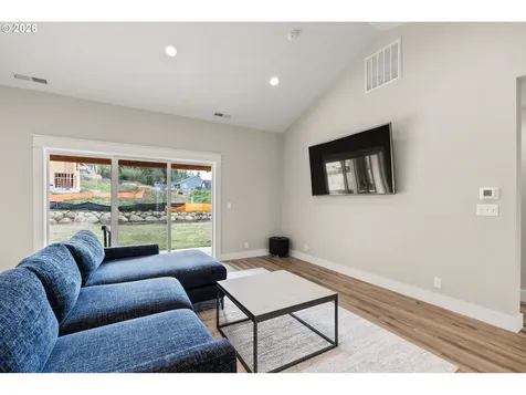 630 S 10th Street Creswell OR 97426