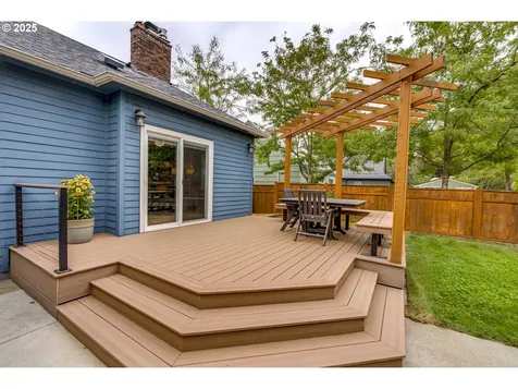 1814 NE Ainsworth Street Portland OR 97211