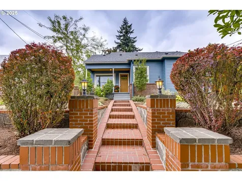 1814 NE Ainsworth Street Portland OR 97211