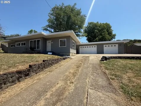 2297 NE Vine Street Roseburg OR 97470