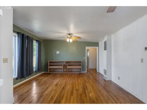 2297 NE Vine Street Roseburg OR 97470