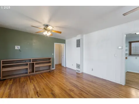 2297 NE Vine Street Roseburg OR 97470