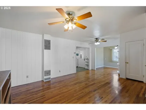 2297 NE Vine Street Roseburg OR 97470