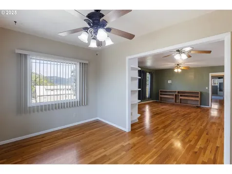 2297 NE Vine Street Roseburg OR 97470