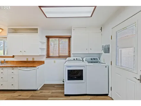 2297 NE Vine Street Roseburg OR 97470