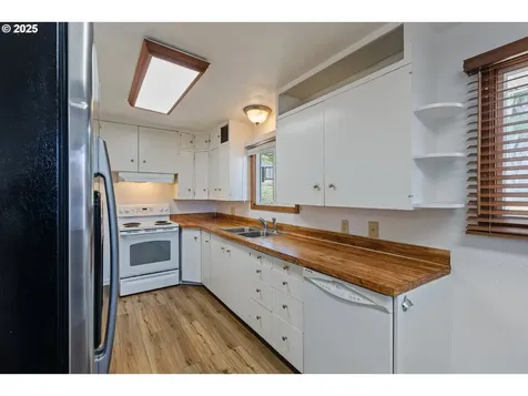 2297 NE Vine Street Roseburg OR 97470