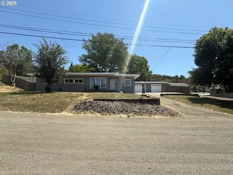 2297 NE Vine Street Roseburg OR 97470