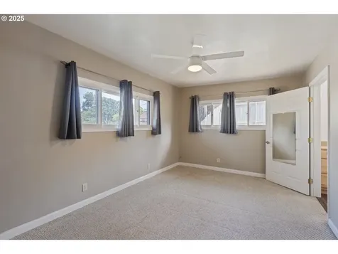 2297 NE Vine Street Roseburg OR 97470