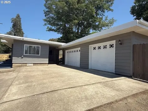 2297 NE Vine Street Roseburg OR 97470