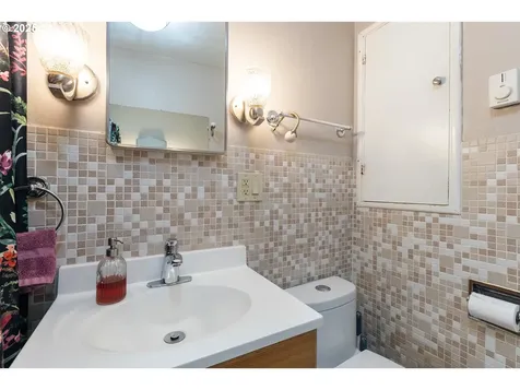 2297 NE Vine Street Roseburg OR 97470