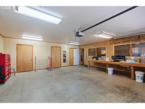 2297 NE Vine Street Roseburg OR 97470