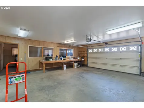 2297 NE Vine Street Roseburg OR 97470