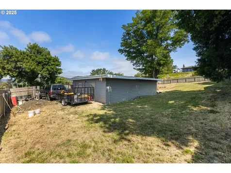 2297 NE Vine Street Roseburg OR 97470