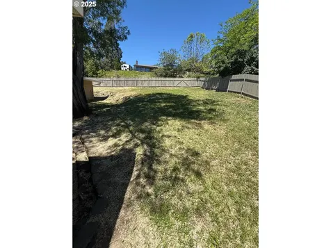 2297 NE Vine Street Roseburg OR 97470