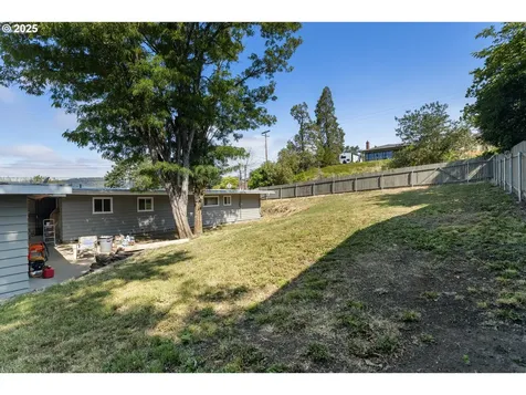 2297 NE Vine Street Roseburg OR 97470