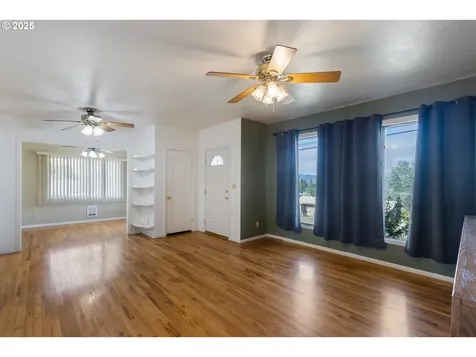 2297 NE Vine Street Roseburg OR 97470